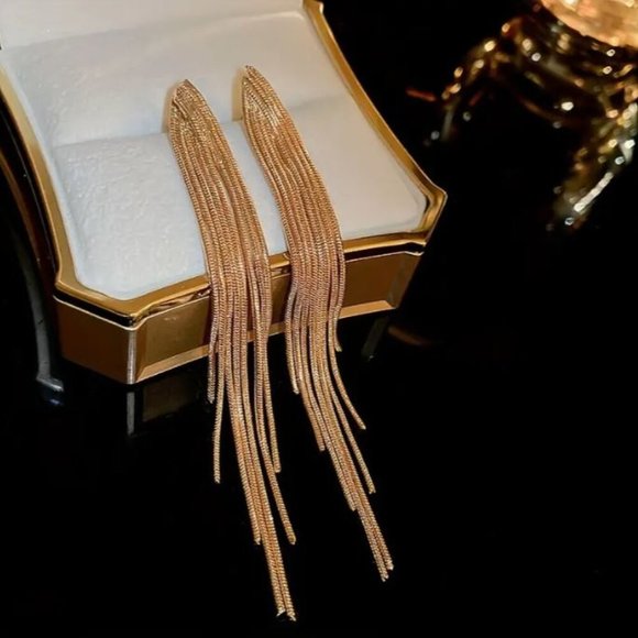 NEW Natalia Retro Gold Chain Fringe Earrings - Picture 2 of 4